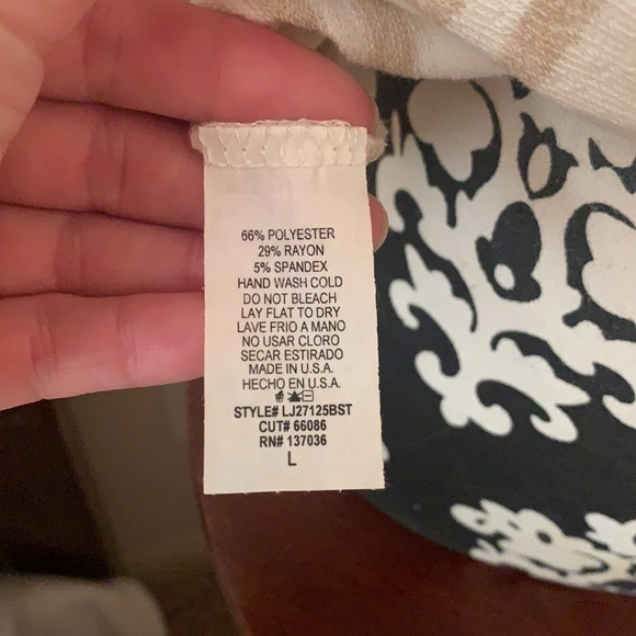 💠 NWT, Alter’d State top with open twist in the back - Picture 6 of 7